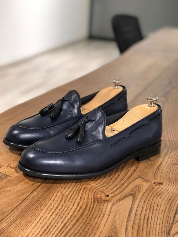 navy blue tassel loafer